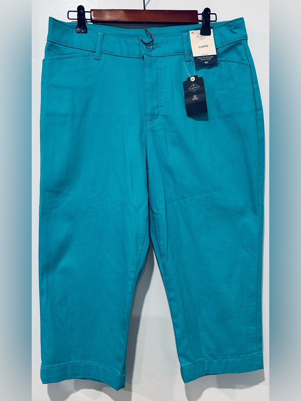St. John's Bay Turquoise Cropped Capris - Picture 2 of 7